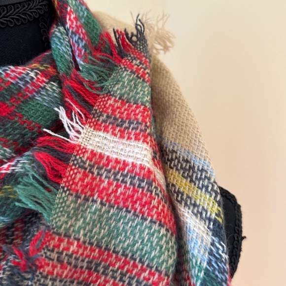 *CARMINA* Red x Green Plaid Fashion Scarf - Picture 3 of 4